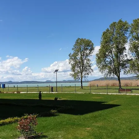 Lelle B21 Apartamento Balatonlelle